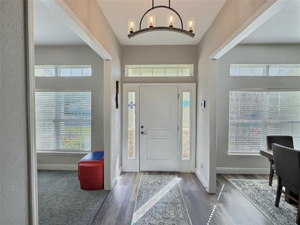 Activo con contrato: $354,900 (4 camas, 2 baños, 2162 Pies cuadrados)