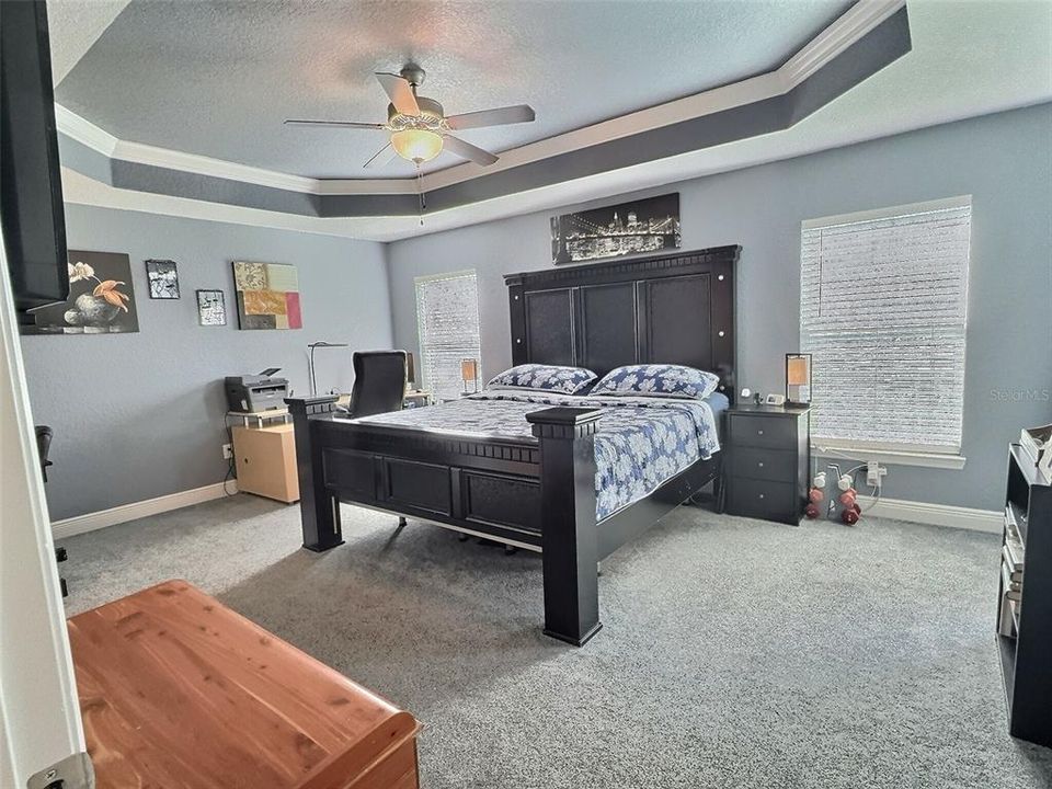 Activo con contrato: $354,900 (4 camas, 2 baños, 2162 Pies cuadrados)