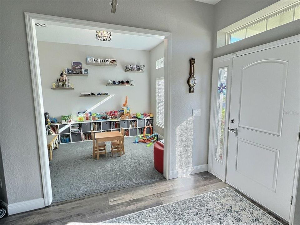 Activo con contrato: $354,900 (4 camas, 2 baños, 2162 Pies cuadrados)