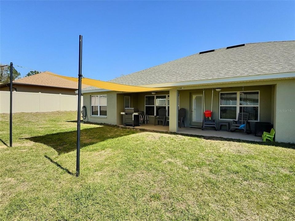 Activo con contrato: $354,900 (4 camas, 2 baños, 2162 Pies cuadrados)