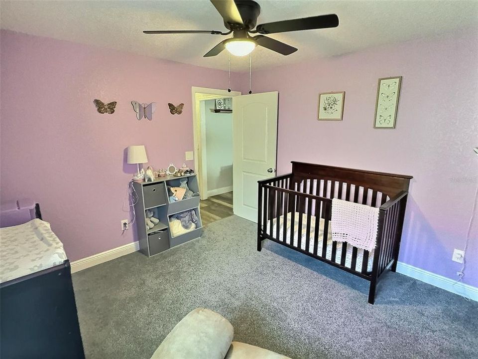 Activo con contrato: $354,900 (4 camas, 2 baños, 2162 Pies cuadrados)