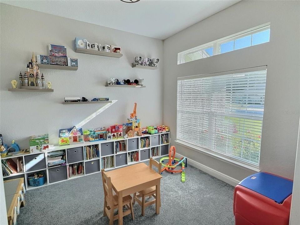 Activo con contrato: $354,900 (4 camas, 2 baños, 2162 Pies cuadrados)