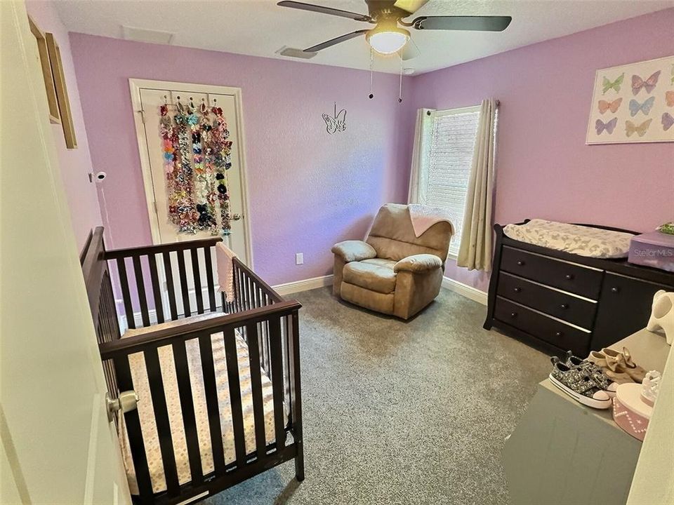 Activo con contrato: $354,900 (4 camas, 2 baños, 2162 Pies cuadrados)