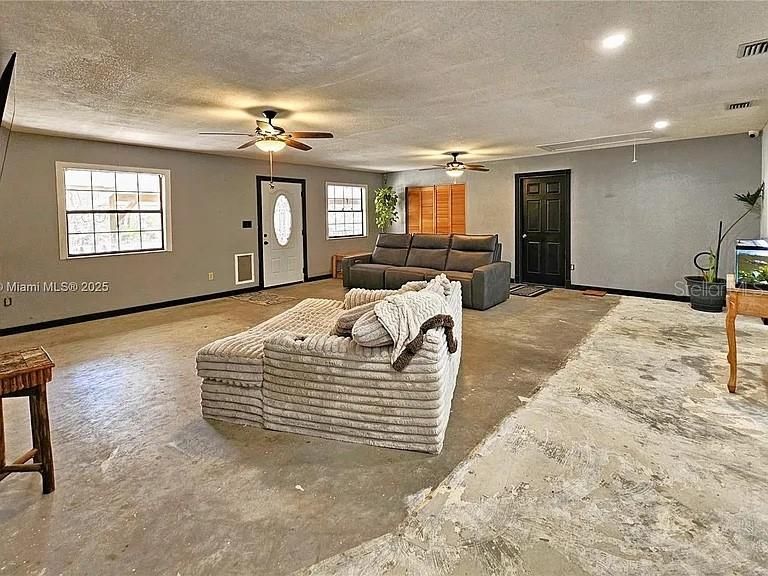 待售: $549,900 (3 贝兹, 3 浴室, 2220 平方英尺)