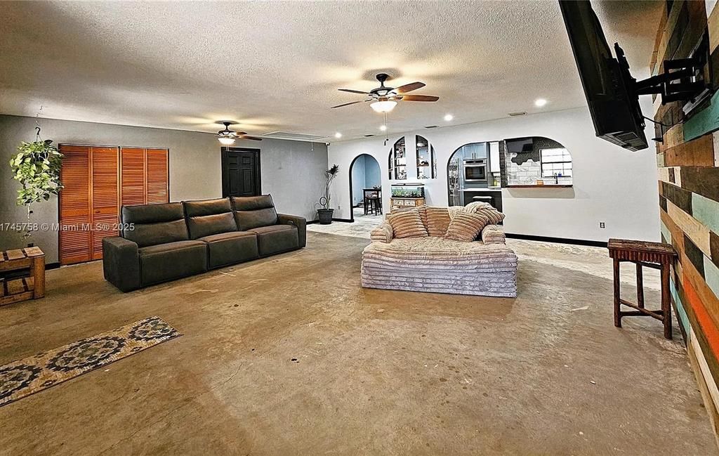 待售: $549,900 (3 贝兹, 3 浴室, 2220 平方英尺)