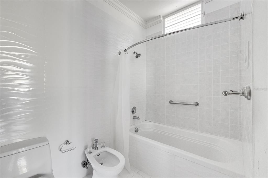 For Sale: $385,000 (3 beds, 2 baths, 1800 Square Feet)