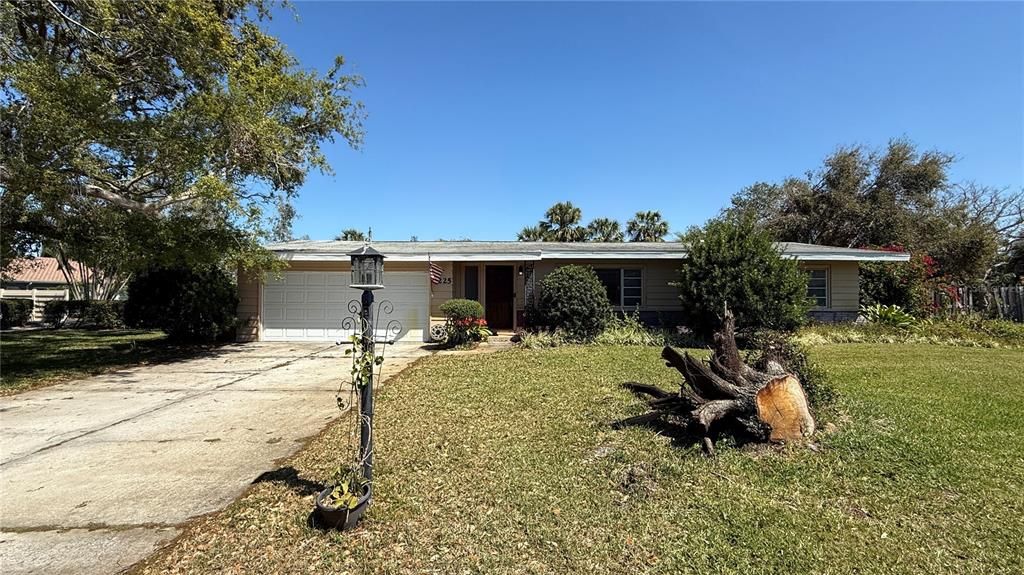 Recently Sold: $350,000 (3 beds, 3 baths, 2104 Square Feet)