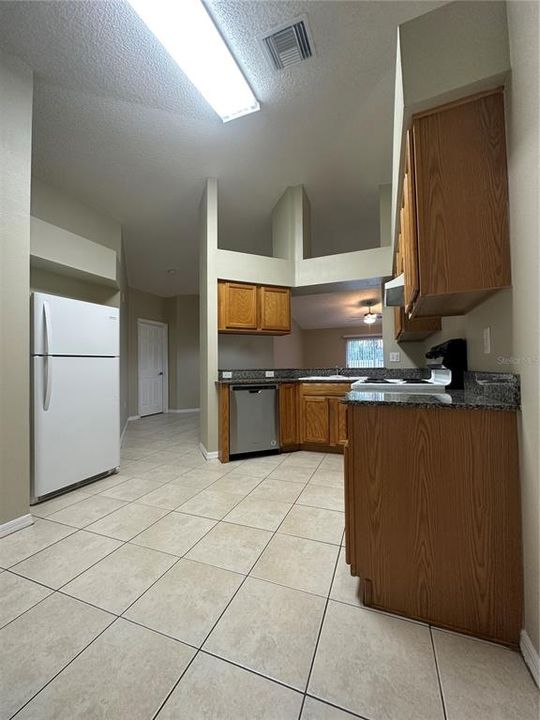 For Rent: $2,100 (4 beds, 2 baths, 1544 Square Feet)