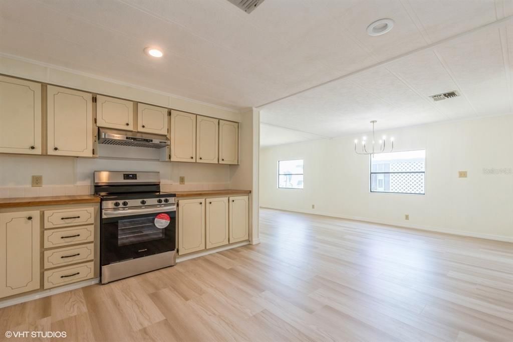 待售: $225,900 (2 贝兹, 2 浴室, 1286 平方英尺)