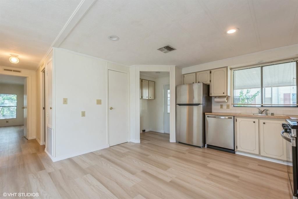 待售: $225,900 (2 贝兹, 2 浴室, 1286 平方英尺)