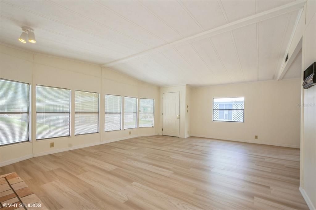 待售: $225,900 (2 贝兹, 2 浴室, 1286 平方英尺)