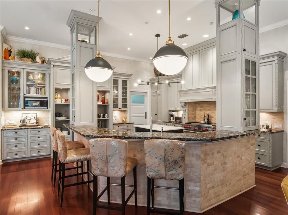 На продажу: $3,400,000 (5 спален, 5 ванн, 7014 Квадратных фут)