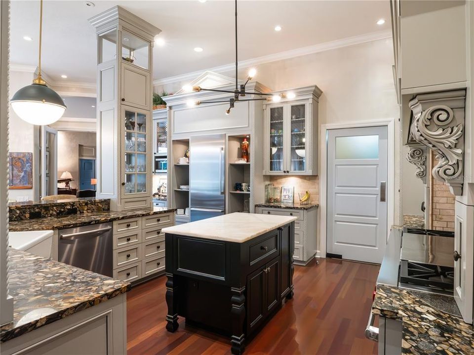 На продажу: $3,400,000 (5 спален, 5 ванн, 7014 Квадратных фут)