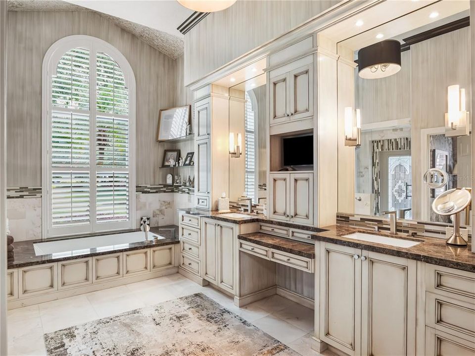 На продажу: $3,400,000 (5 спален, 5 ванн, 7014 Квадратных фут)