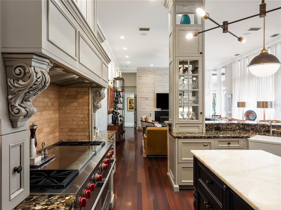 На продажу: $3,400,000 (5 спален, 5 ванн, 7014 Квадратных фут)