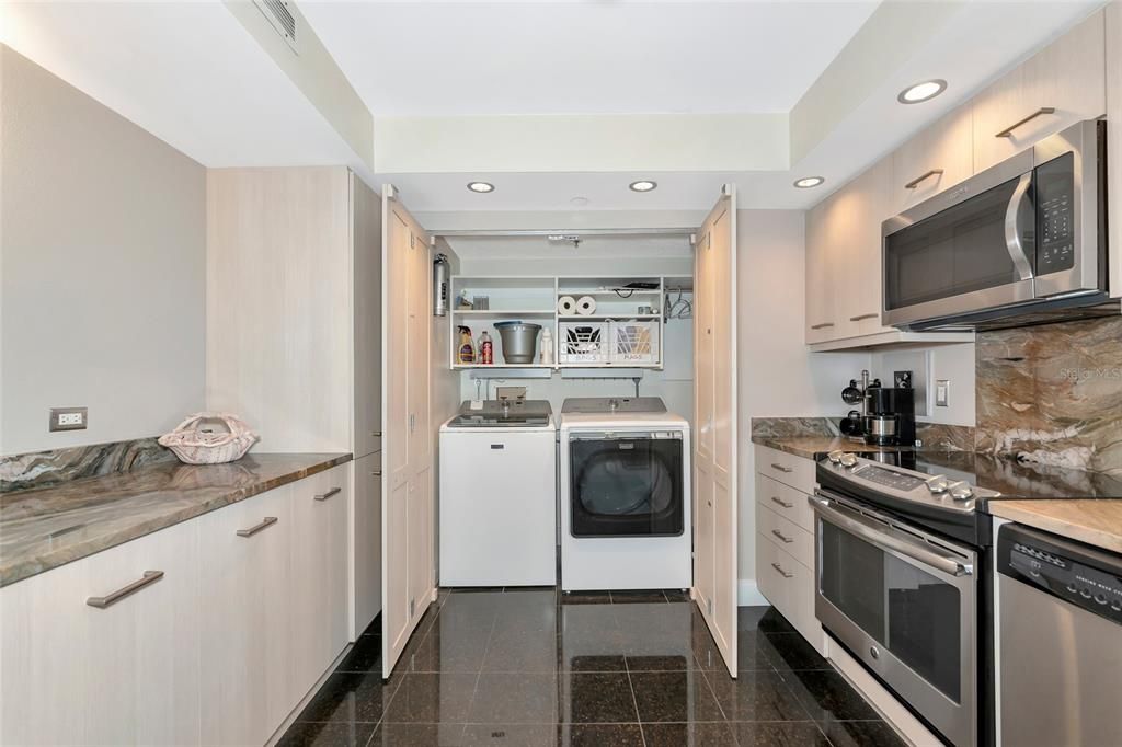 出租: $6,000 (2 贝兹, 2 浴室, 1528 平方英尺)