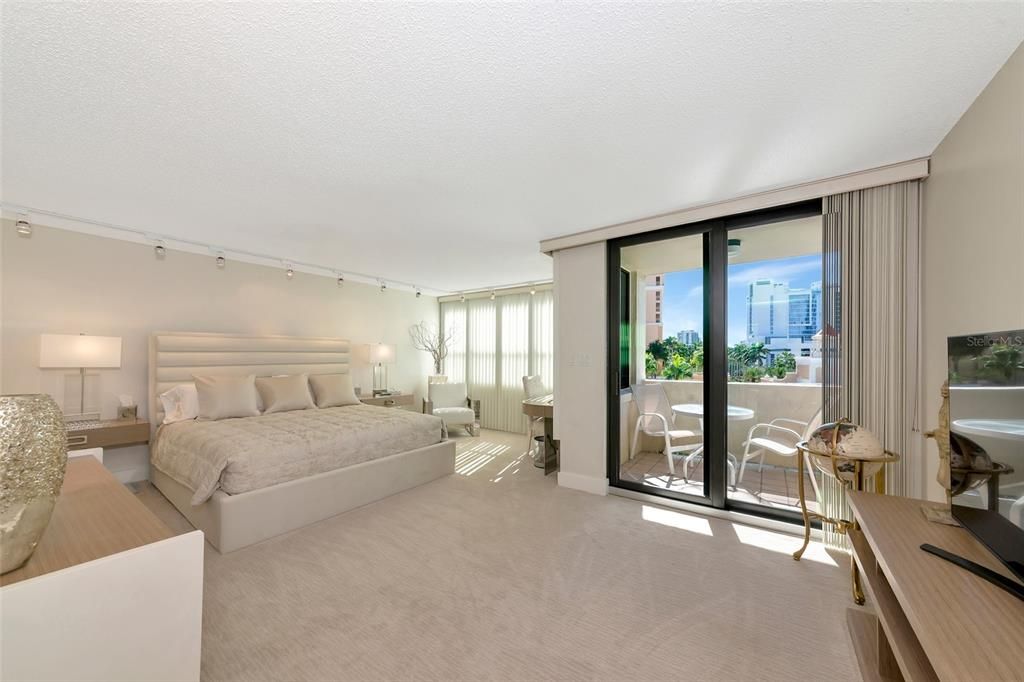 出租: $6,000 (2 贝兹, 2 浴室, 1528 平方英尺)