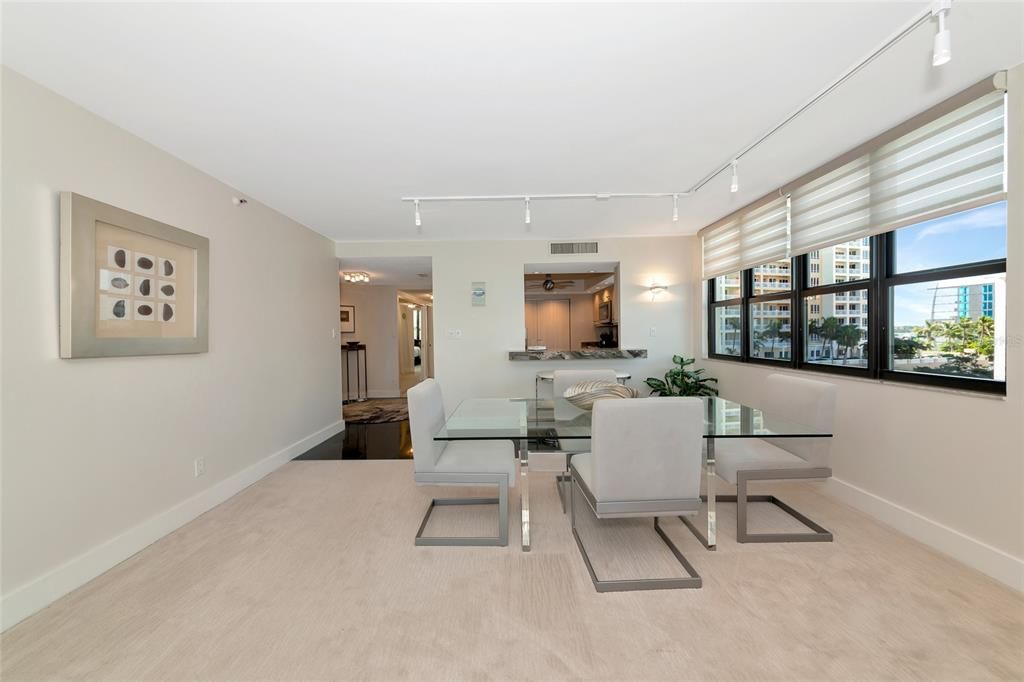 出租: $6,000 (2 贝兹, 2 浴室, 1528 平方英尺)