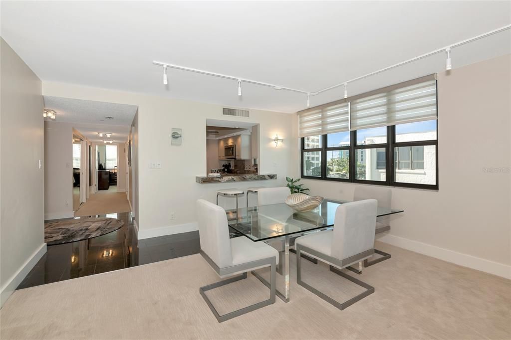 出租: $6,000 (2 贝兹, 2 浴室, 1528 平方英尺)