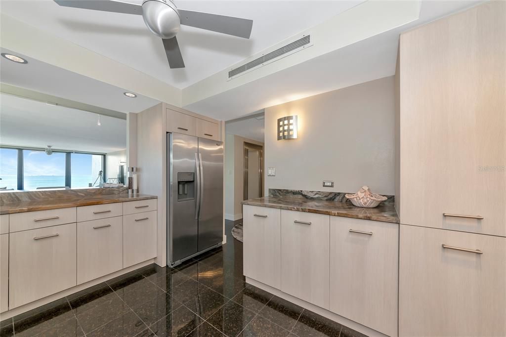 出租: $6,000 (2 贝兹, 2 浴室, 1528 平方英尺)