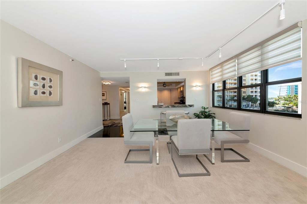 出租: $6,000 (2 贝兹, 2 浴室, 1528 平方英尺)