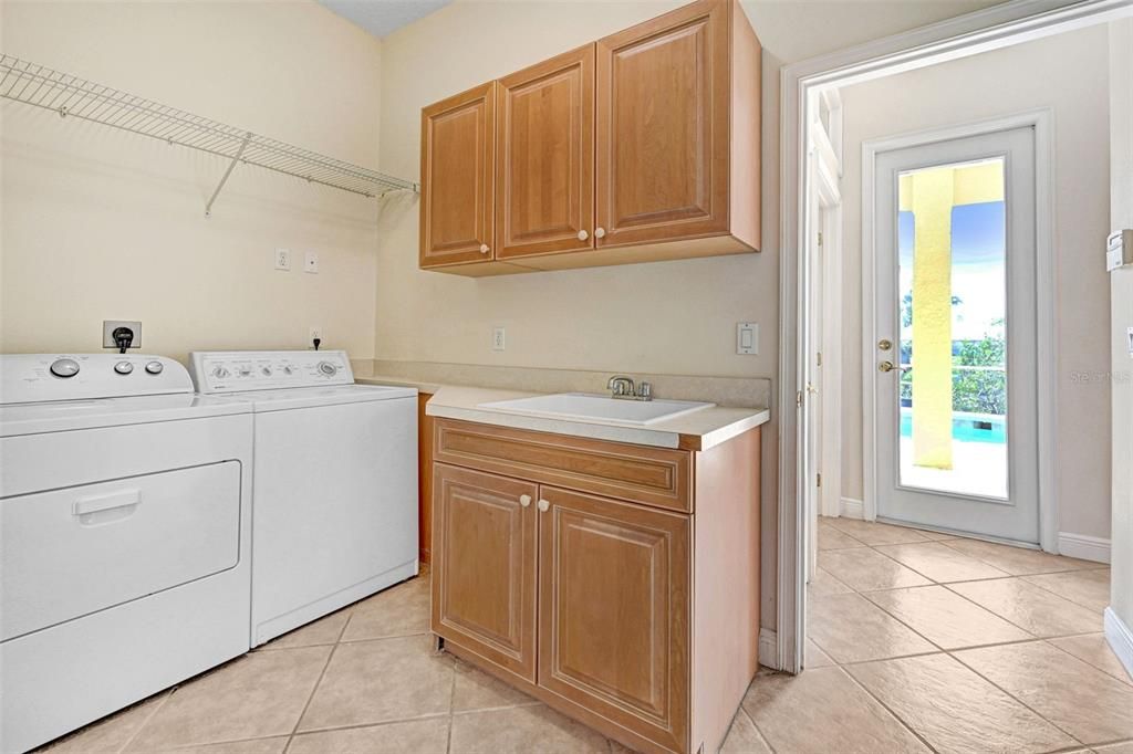 Active With Contract: $750,000 (4 beds, 2 baths, 2504 Square Feet)