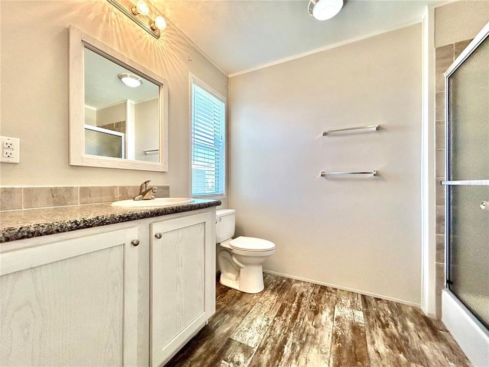 На продажу: $189,900 (2 спален, 2 ванн, 1188 Квадратных фут)