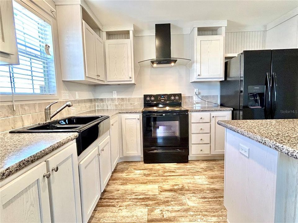 На продажу: $189,900 (2 спален, 2 ванн, 1188 Квадратных фут)