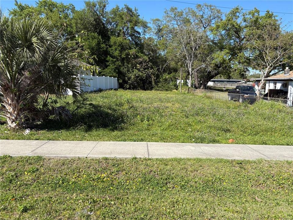 Vendido Recientemente: $26,500 (0.08 acres)