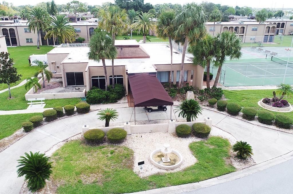 合同活跃: $149,000 (2 贝兹, 2 浴室, 956 平方英尺)