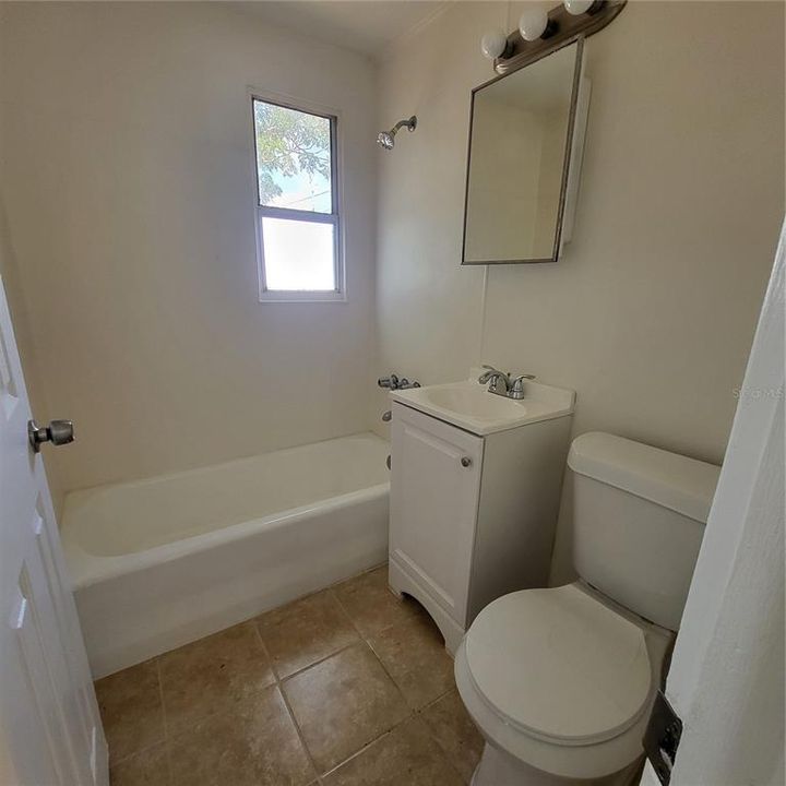 For Rent: $1,950 (3 beds, 1 baths, 781 Square Feet)