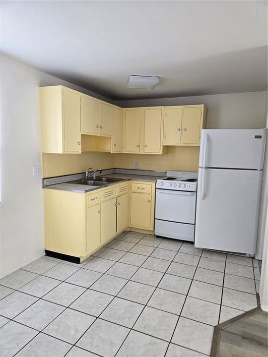 For Rent: $1,950 (3 beds, 1 baths, 781 Square Feet)