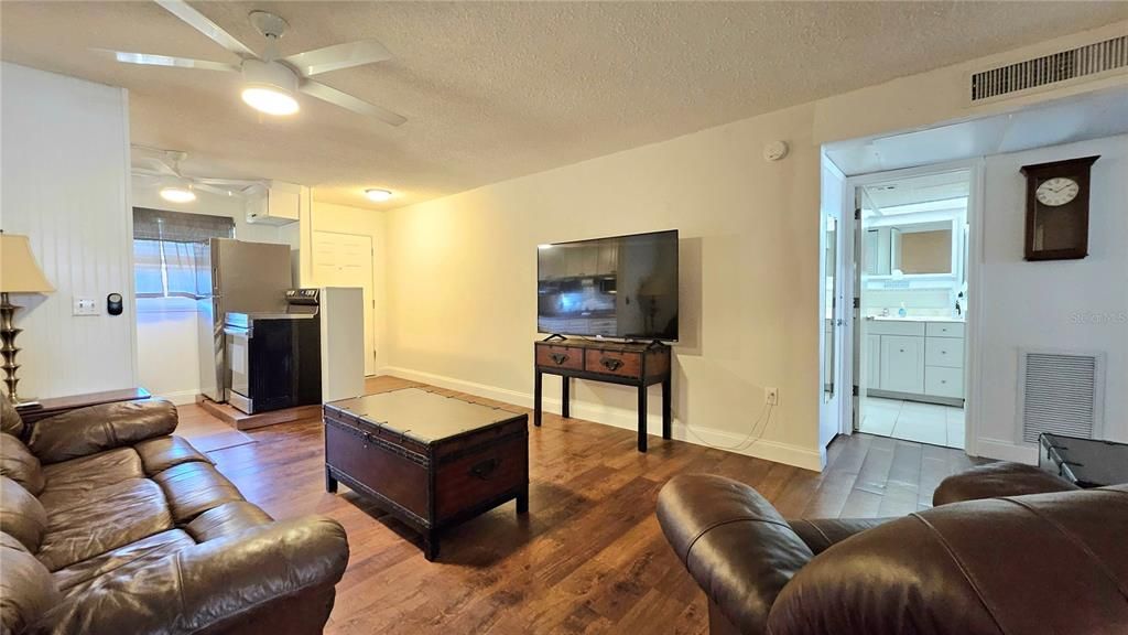 Active With Contract: $101,000 (2 beds, 1 baths, 795 Square Feet)
