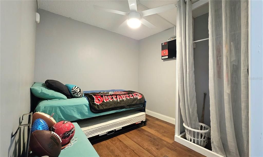 Active With Contract: $101,000 (2 beds, 1 baths, 795 Square Feet)