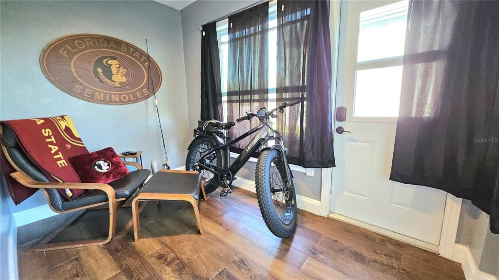 Active With Contract: $101,000 (2 beds, 1 baths, 795 Square Feet)