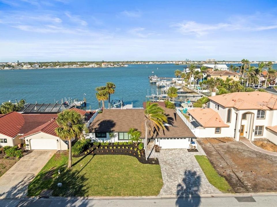 Recently Sold: $2,000,000 (3 beds, 2 baths, 2201 Square Feet)