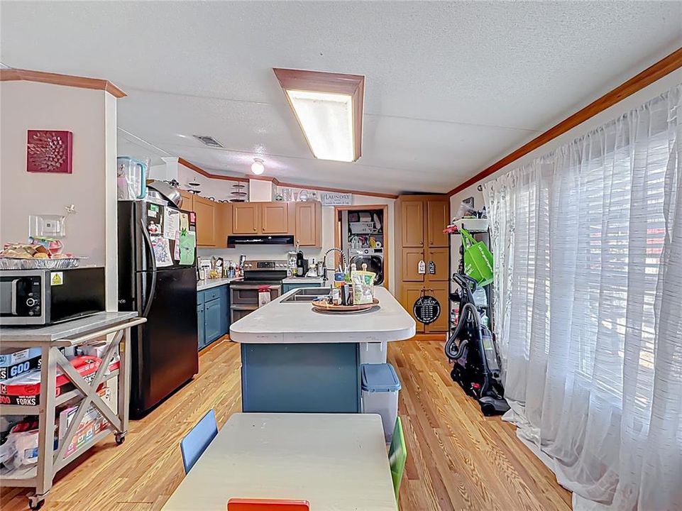 For Sale: $395,000 (4 beds, 2 baths, 1512 Square Feet)