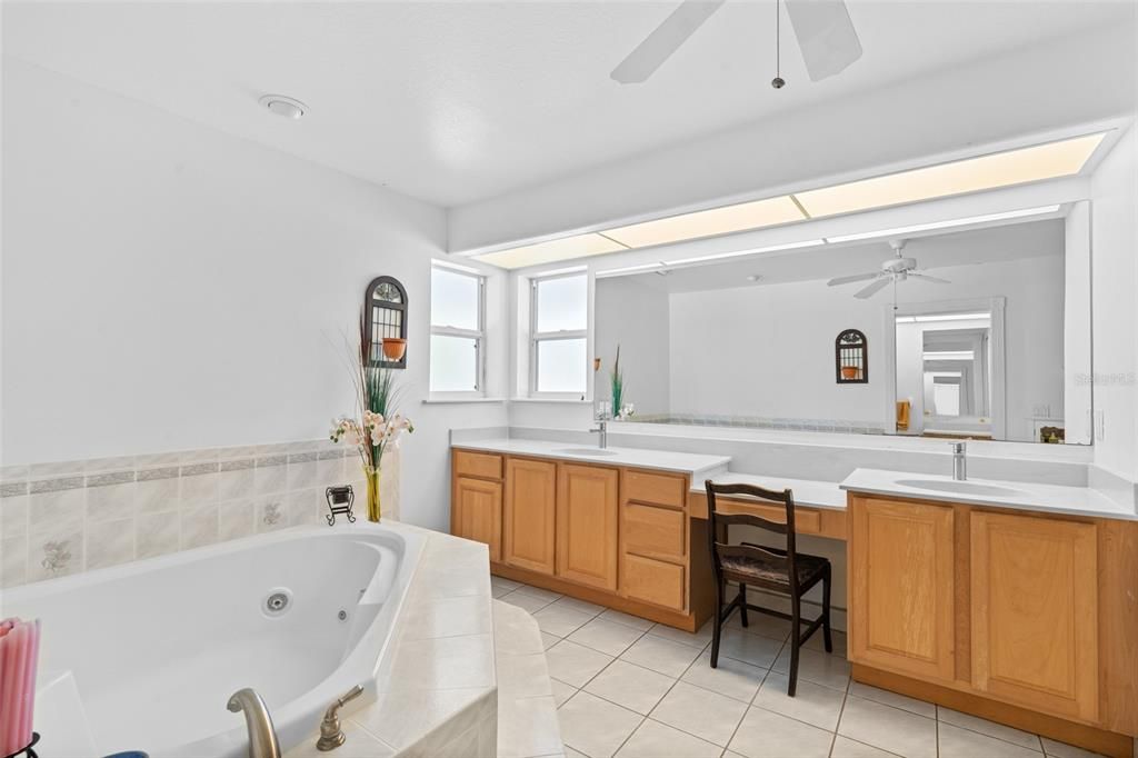 На продажу: $1,195,000 (3 спален, 3 ванн, 2886 Квадратных фут)