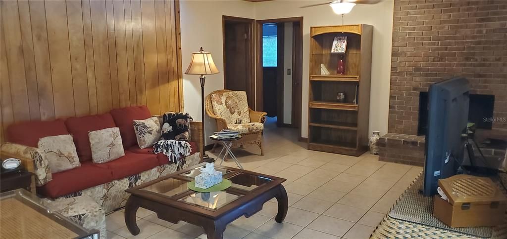 For Rent: $2,900 (3 beds, 2 baths, 1982 Square Feet)