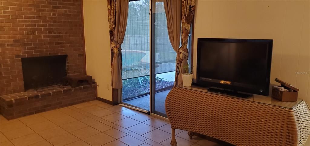 For Rent: $2,900 (3 beds, 2 baths, 1982 Square Feet)