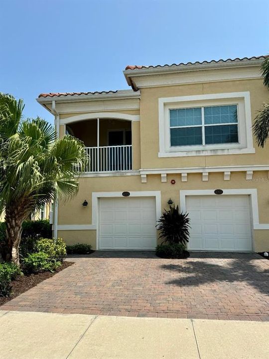 Recently Rented: $2,150 (2 beds, 2 baths, 1135 Square Feet)