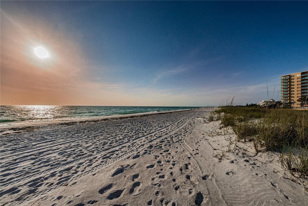 For Rent: $2,800 (1 beds, 1 baths, 728 Square Feet)