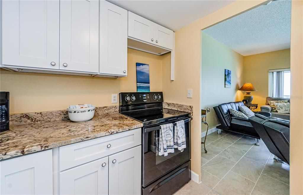 For Rent: $2,800 (1 beds, 1 baths, 728 Square Feet)