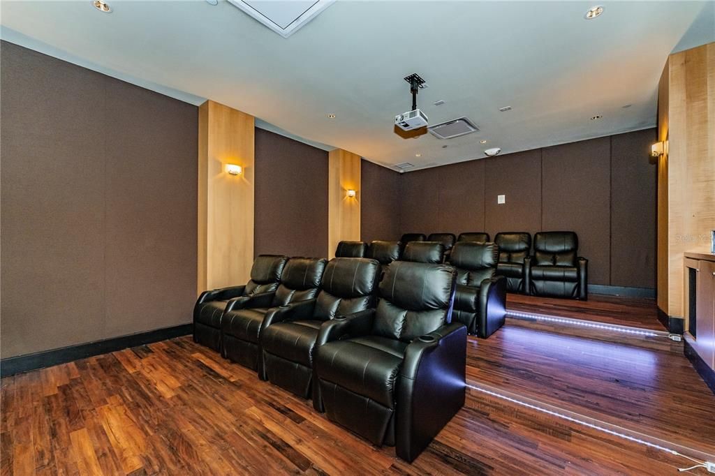 For Rent: $2,800 (1 beds, 1 baths, 728 Square Feet)