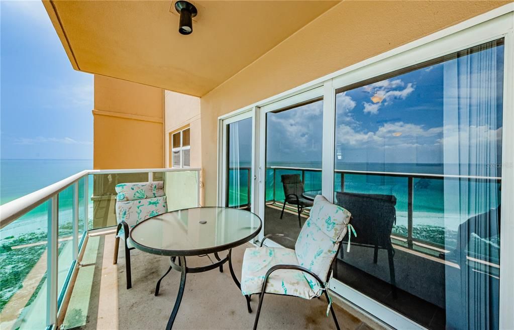 For Rent: $2,800 (1 beds, 1 baths, 728 Square Feet)