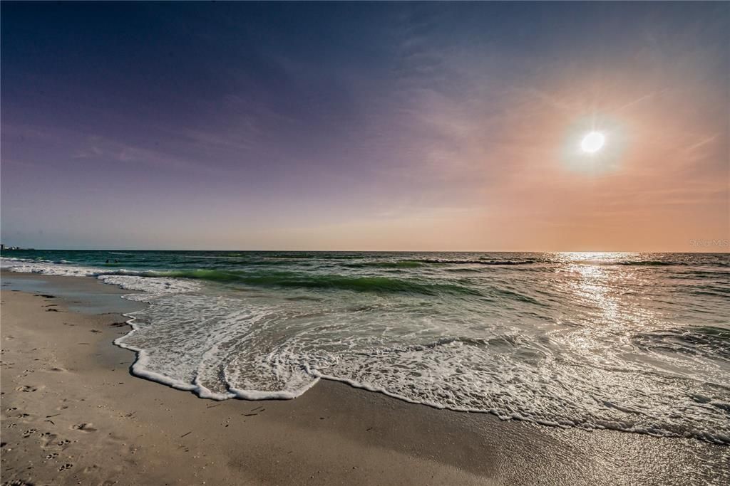 For Rent: $2,800 (1 beds, 1 baths, 728 Square Feet)