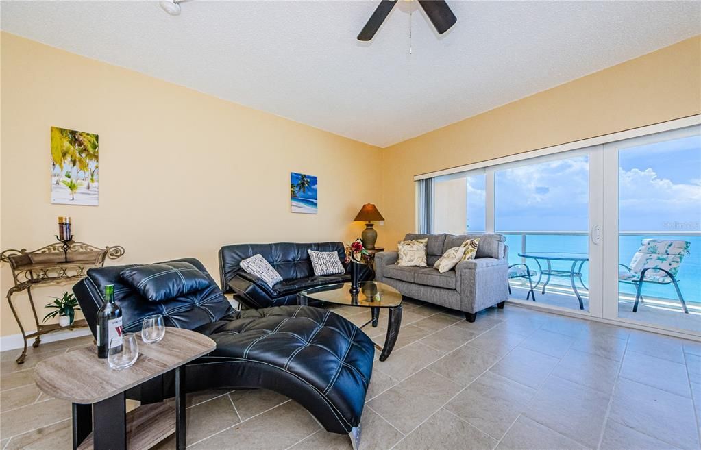 For Rent: $2,800 (1 beds, 1 baths, 728 Square Feet)