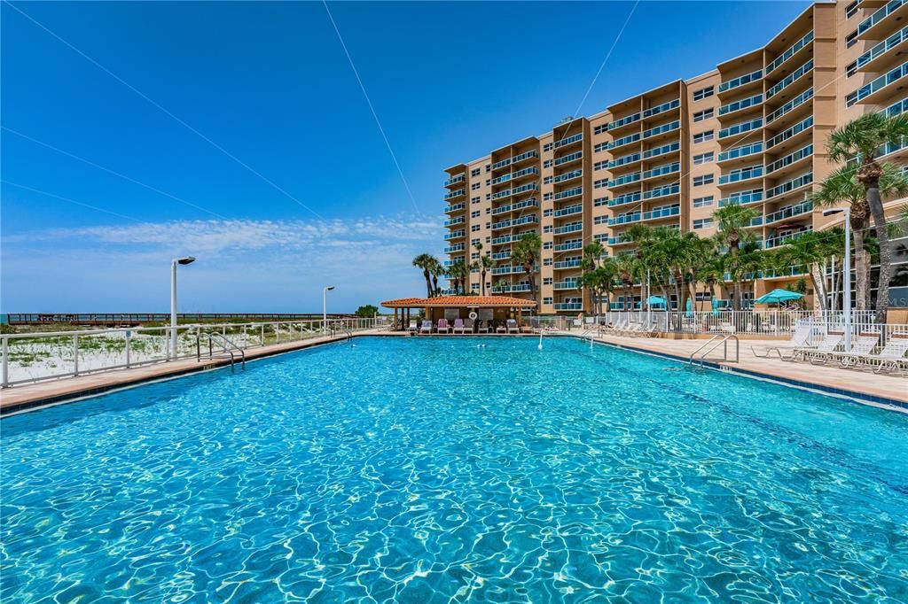 For Rent: $2,800 (1 beds, 1 baths, 728 Square Feet)