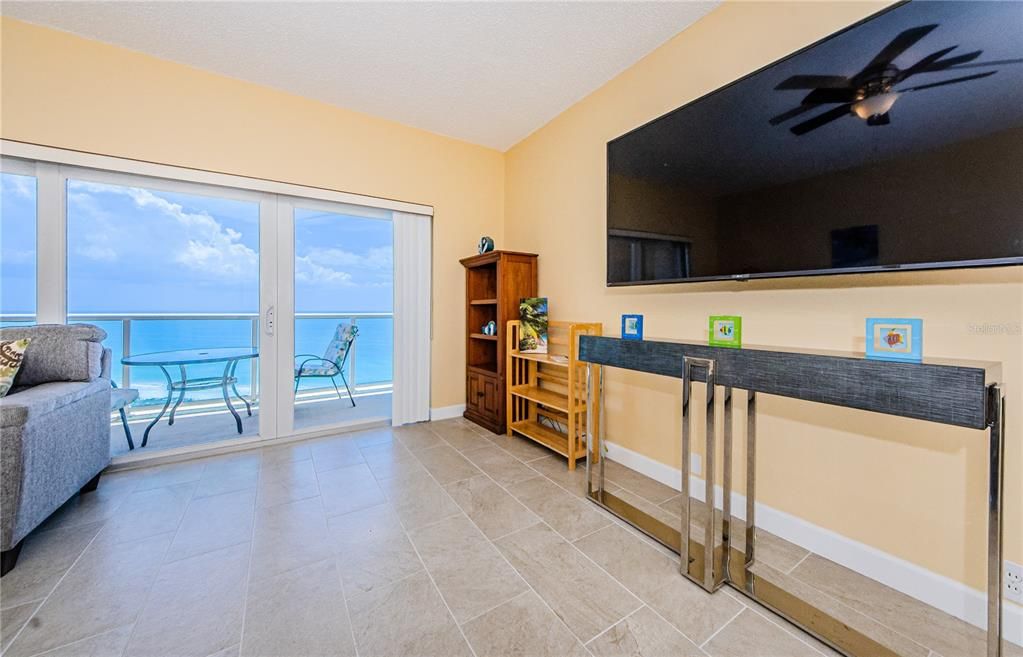 For Rent: $2,800 (1 beds, 1 baths, 728 Square Feet)