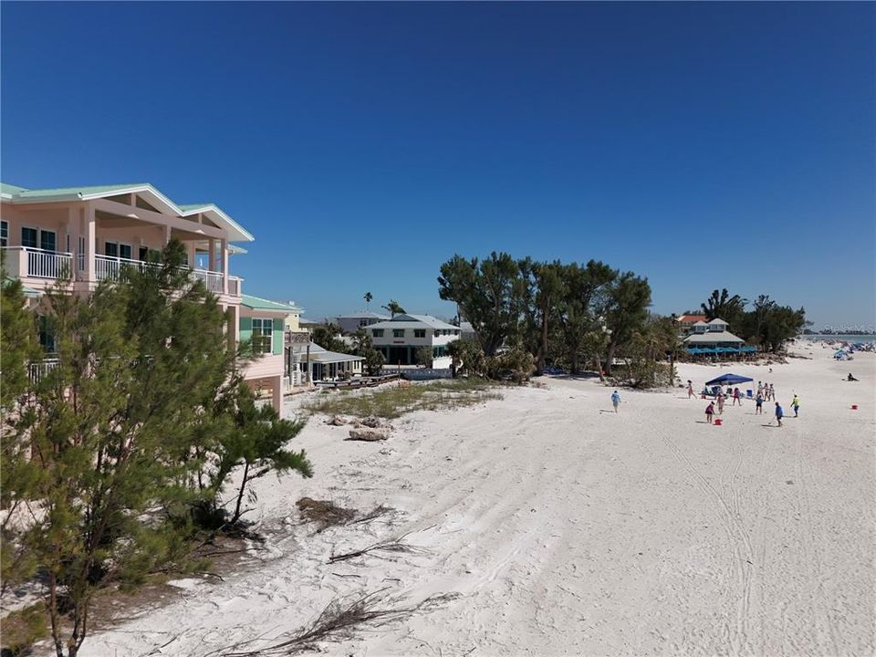 На продажу: $580,000 (0.12 acres)